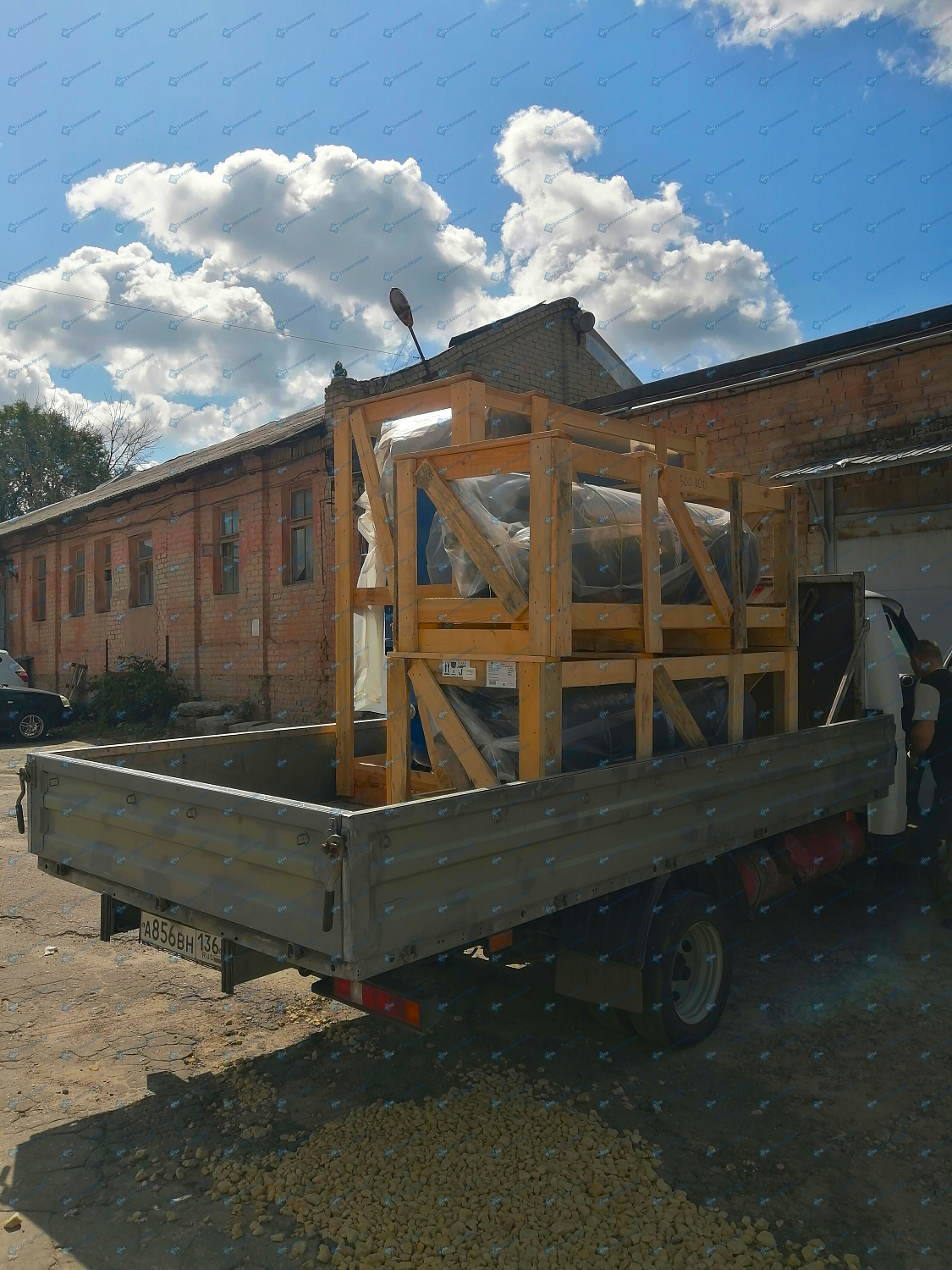 Отгрузка компрессора Remeza ВК30-10-500Д и двух ресиверов Remeza РВ 500.11.00 на производство.