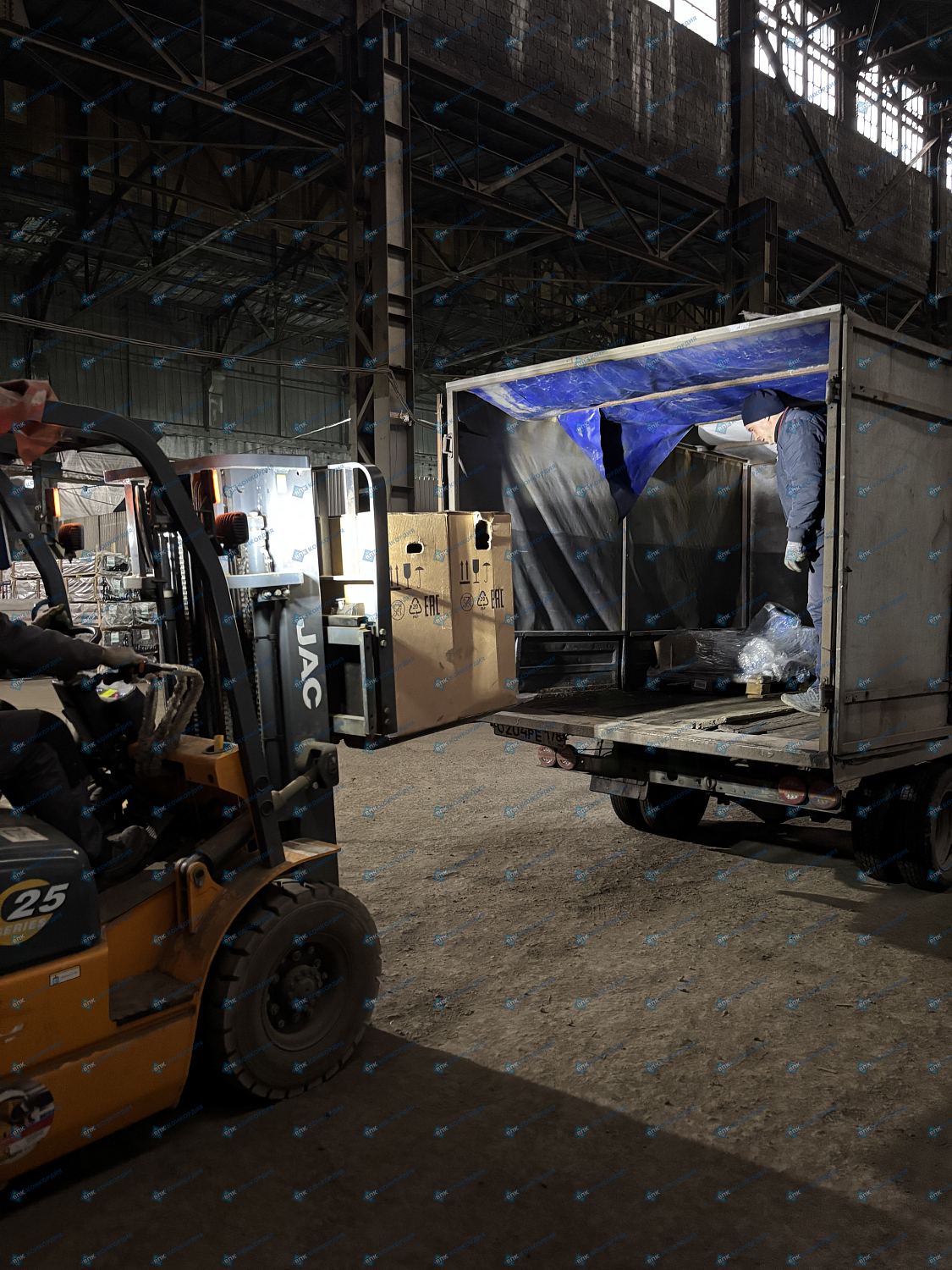 Отгрузка безмасляных поршневых компрессоров Ремеза СБ4-100.OLD15T в г. Санкт-Петербург